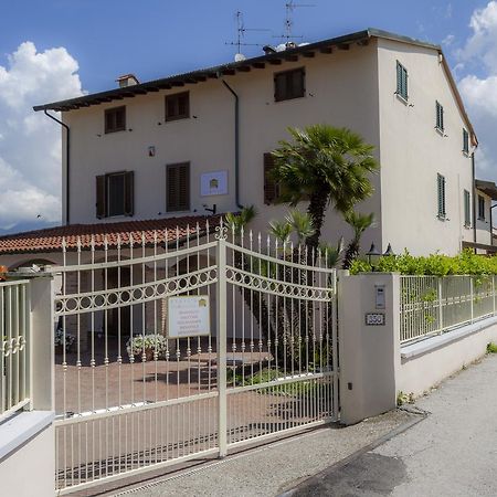 Flori'S Bed and Breakfast Βιαρέτζιο Εξωτερικό φωτογραφία